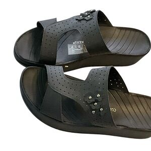 Cloudwalkers Black Perforated Sandals. 10 Wide